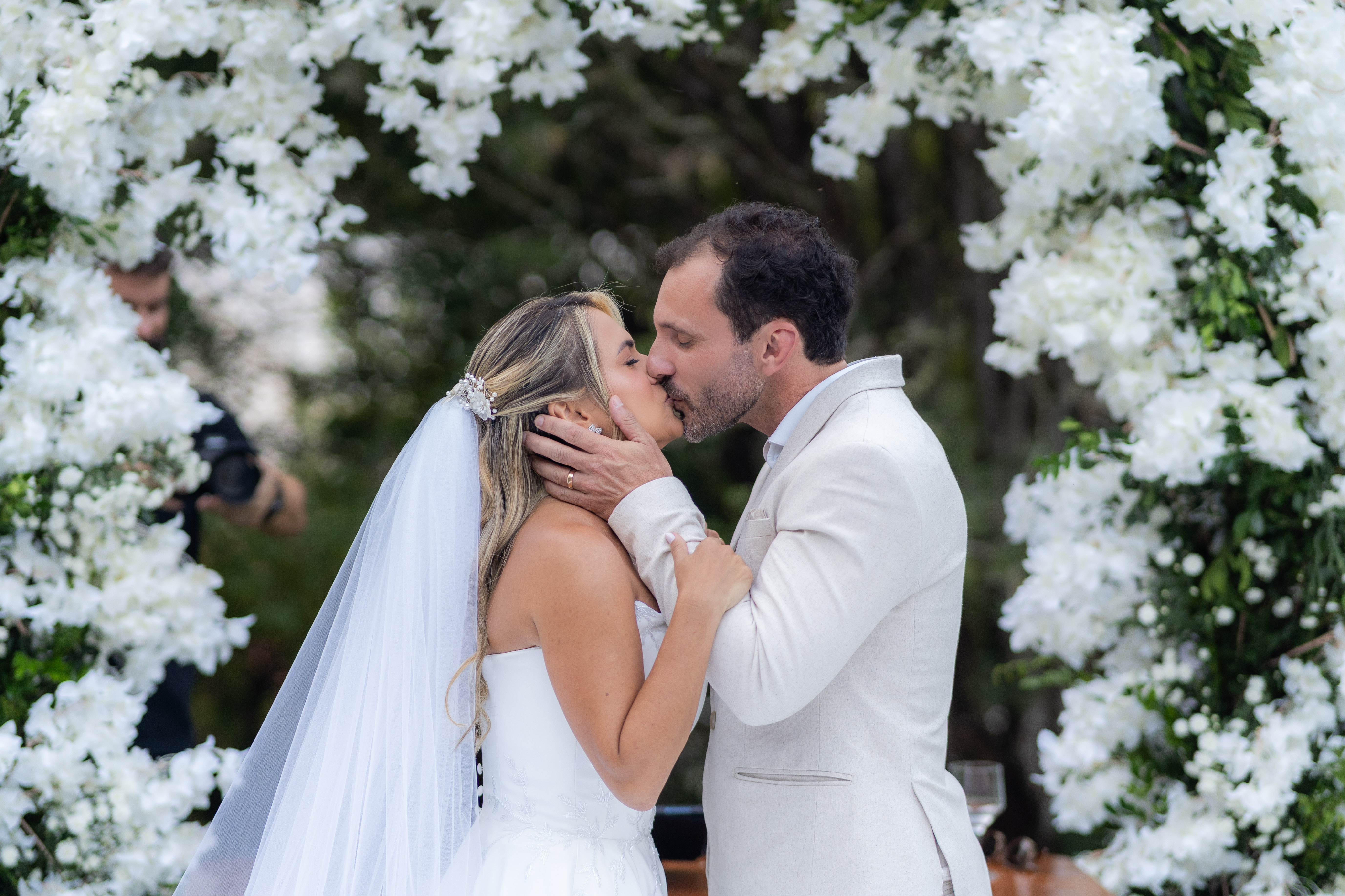 Beijo do casal na cerimônia